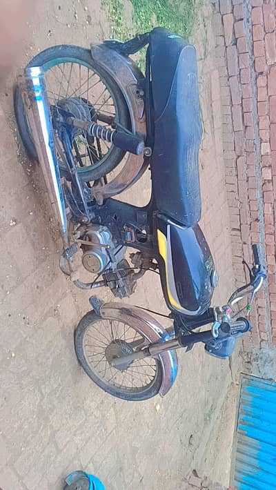 Dhoom CD 70 2010 Model