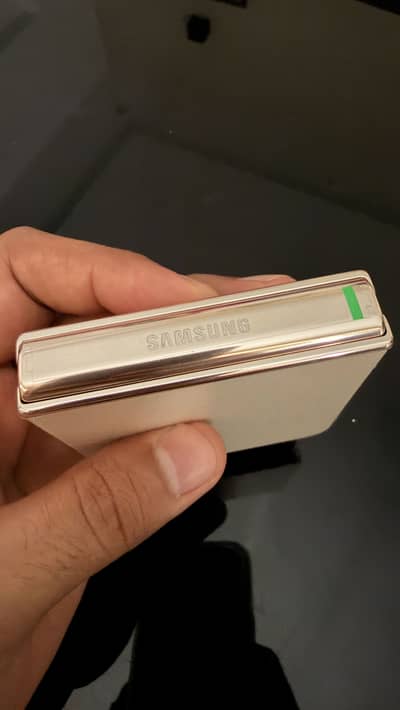 Samsung Z Flip 4 Condition 9/10