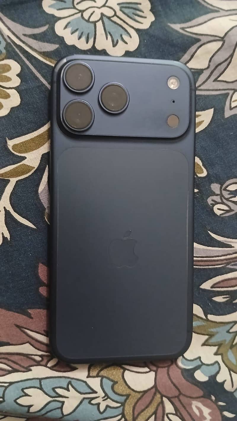 Apple iPhone 17 Pro Max. 0