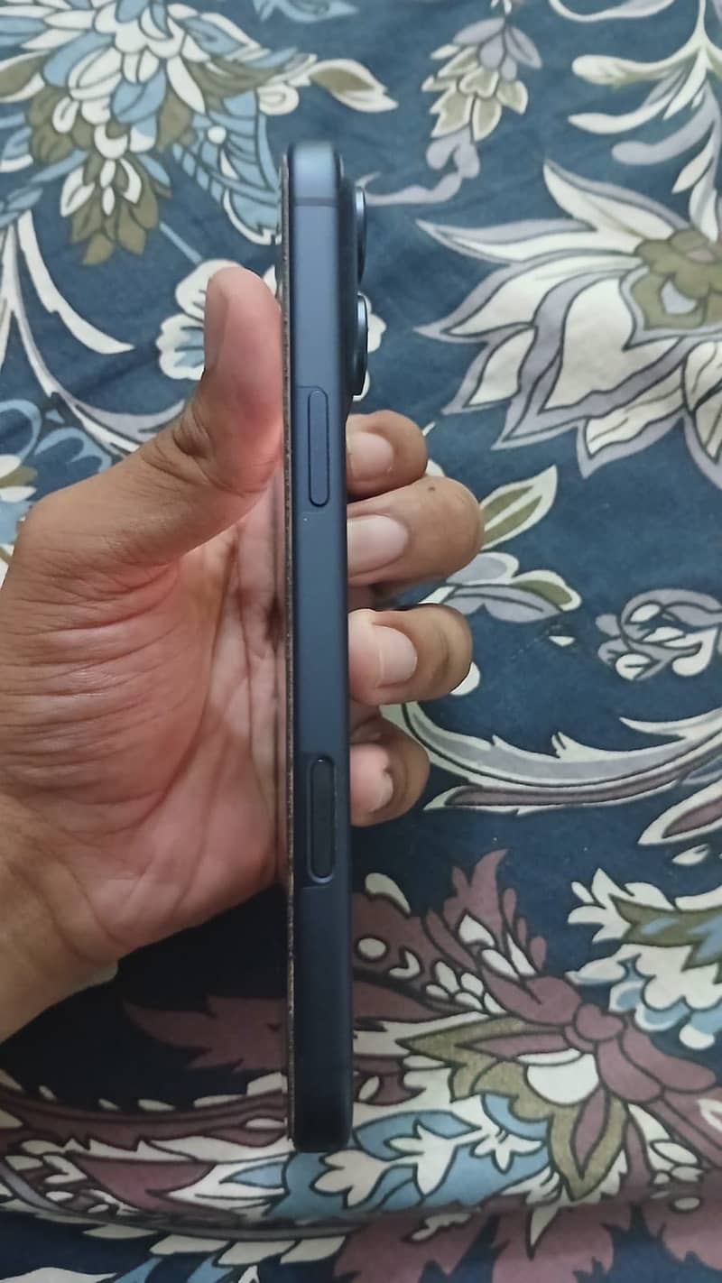 Apple iPhone 17 Pro Max. 3