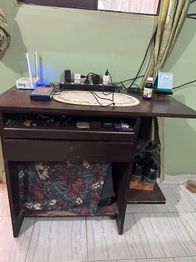urgent sale computer table and centre table