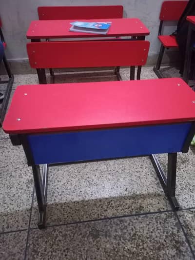 student chair and desk availible for sale