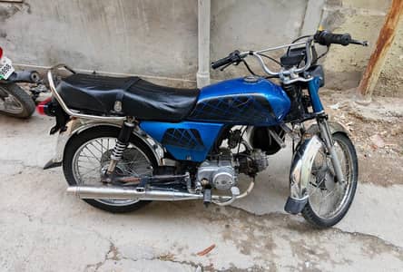 HONDA CD70 2004 MADAL LAHORE NAMBAR