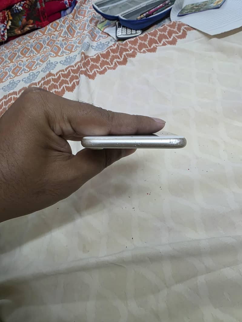 Apple iPhone 7 0