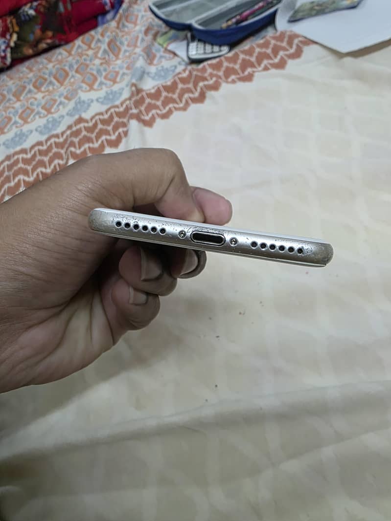 Apple iPhone 7 1
