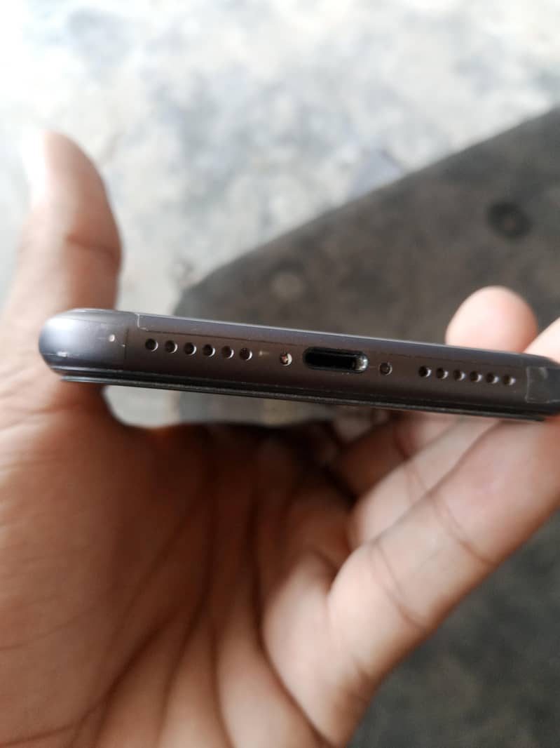 Apple iPhone 11 3