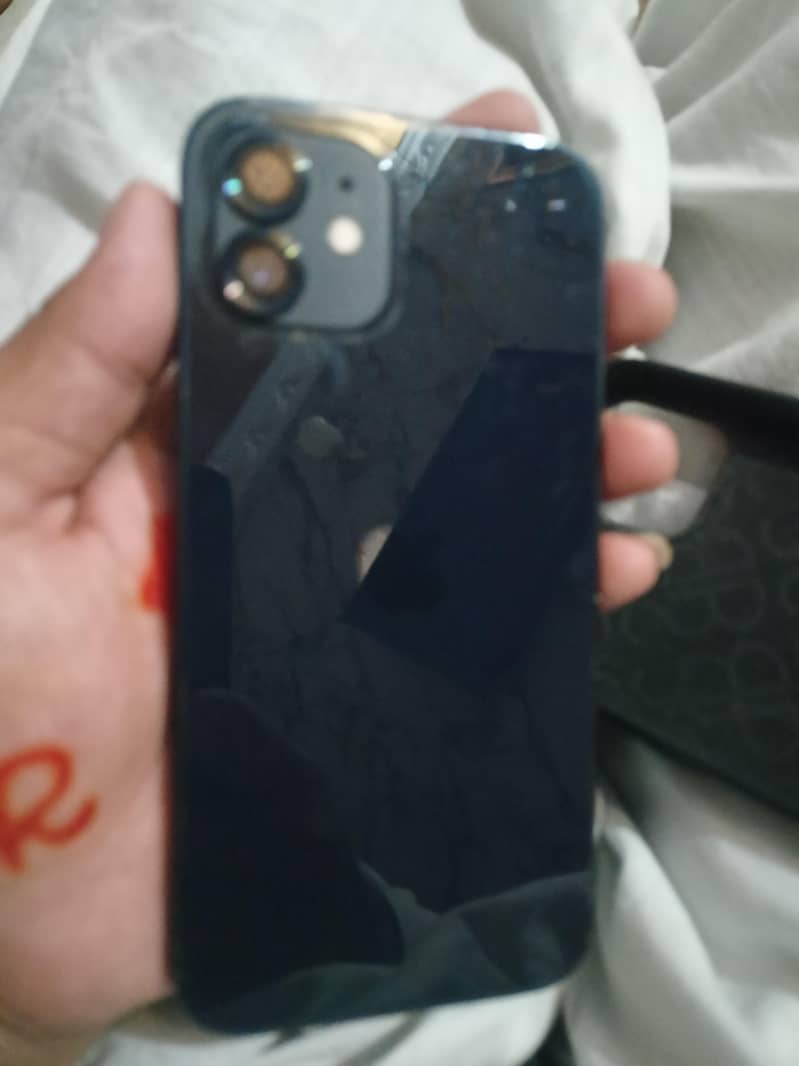 Apple iPhone 12 4