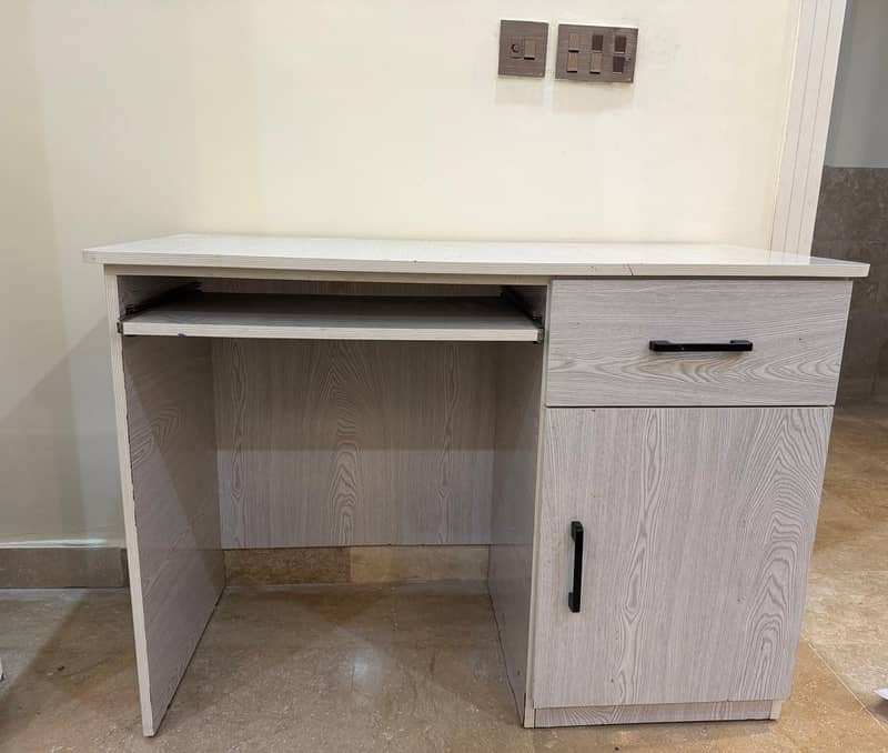 Computer Table 1