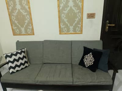 5 Seater Tradtional Sheesham Wood Sofa Set With Tables and Cusions.