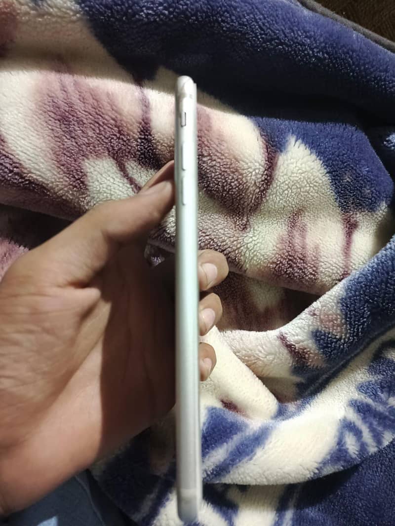 Apple iPhone 7 Plus 0