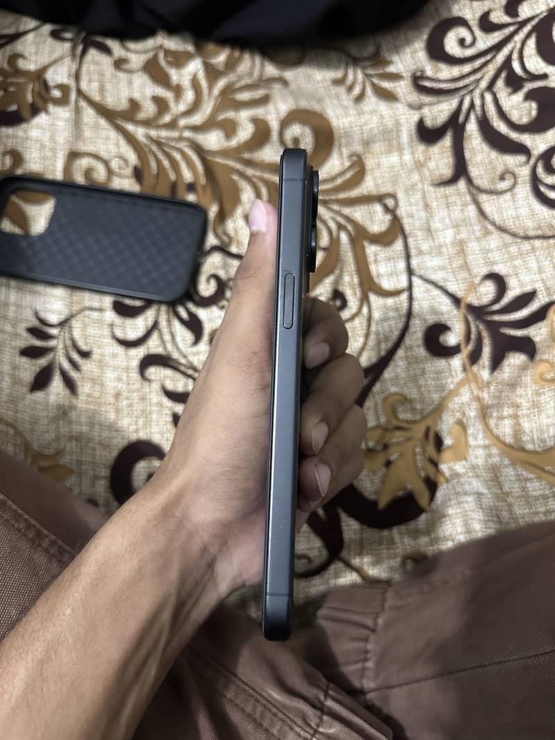 Apple iPhone 15 Pro Max 1