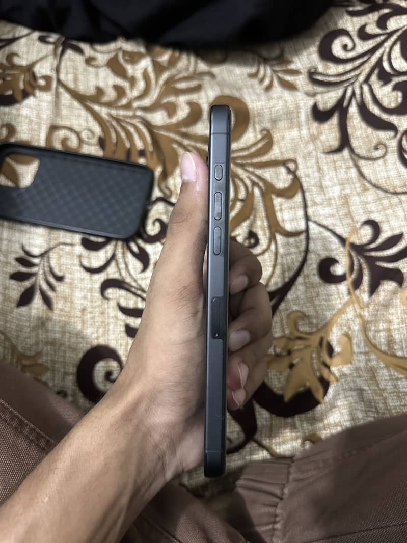 Apple iPhone 15 Pro Max 1