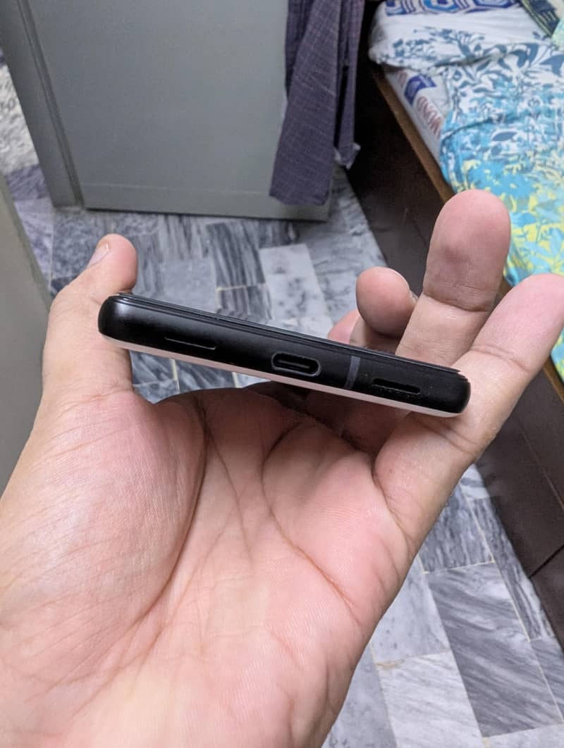 Google Pixel 6a 5