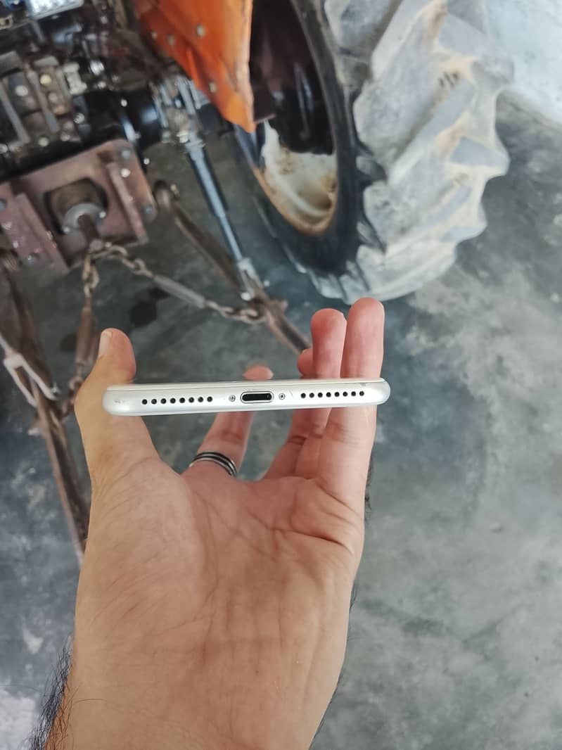 Apple iPhone 7 Plus 2