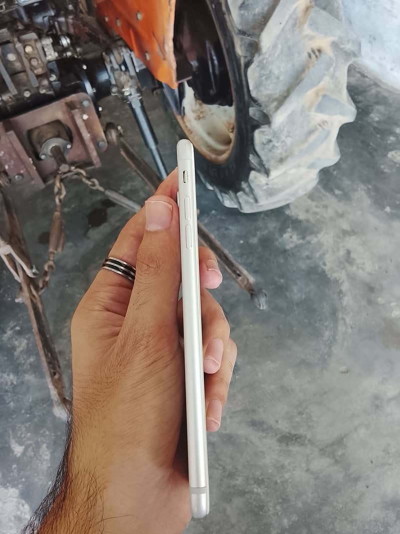 Apple iPhone 7 Plus 4
