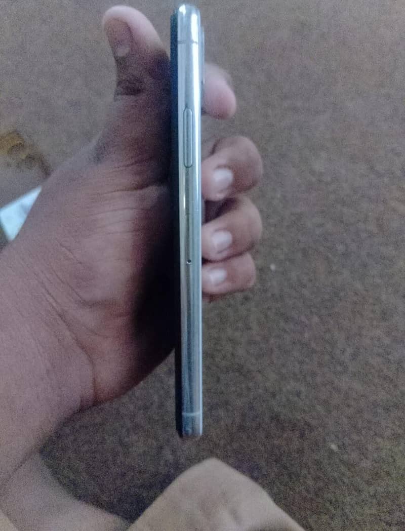 Apple iPhone X 4
