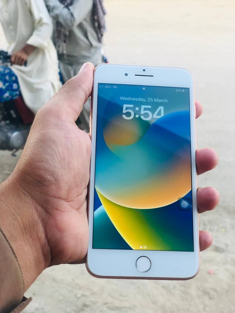 Apple iPhone 8 Plus 1