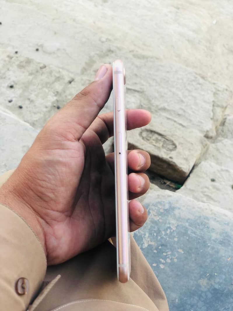 Apple iPhone 8 Plus 2