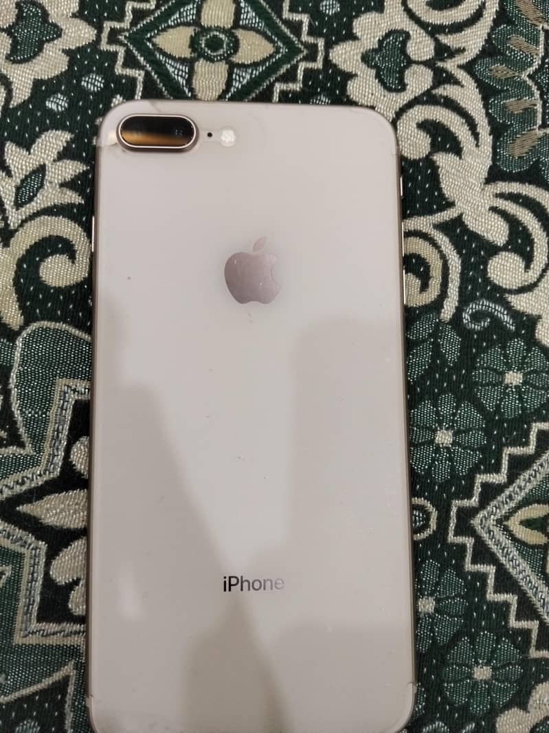 Apple iPhone 8 Plus 1