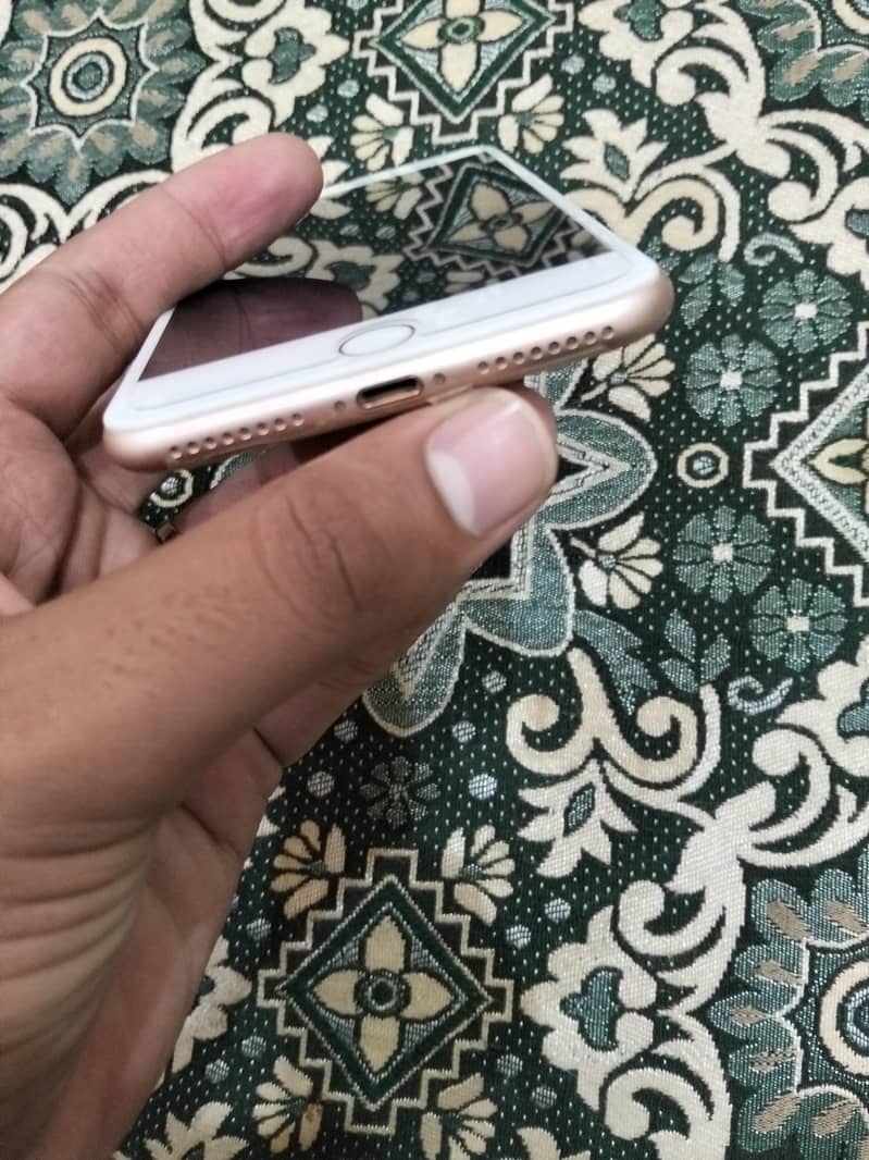 Apple iPhone 8 Plus 3