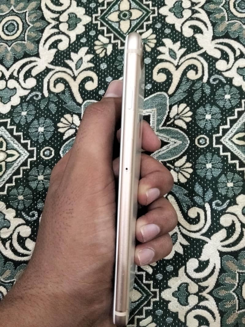 Apple iPhone 8 Plus 4