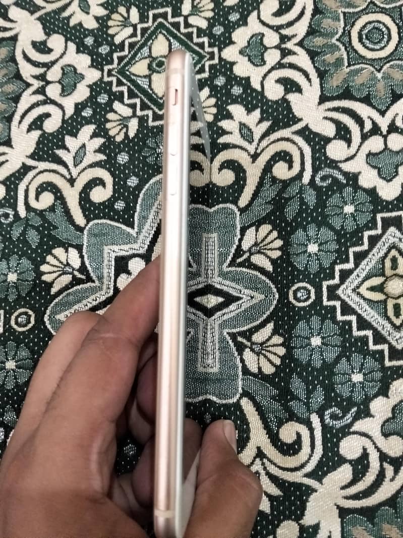 Apple iPhone 8 Plus 5