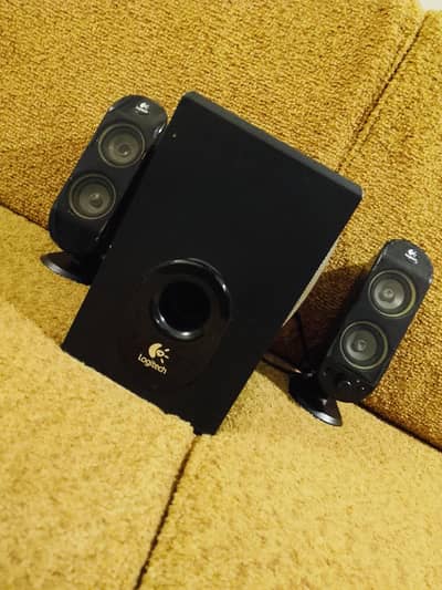 Logitech 2.1 impressive bass sound system