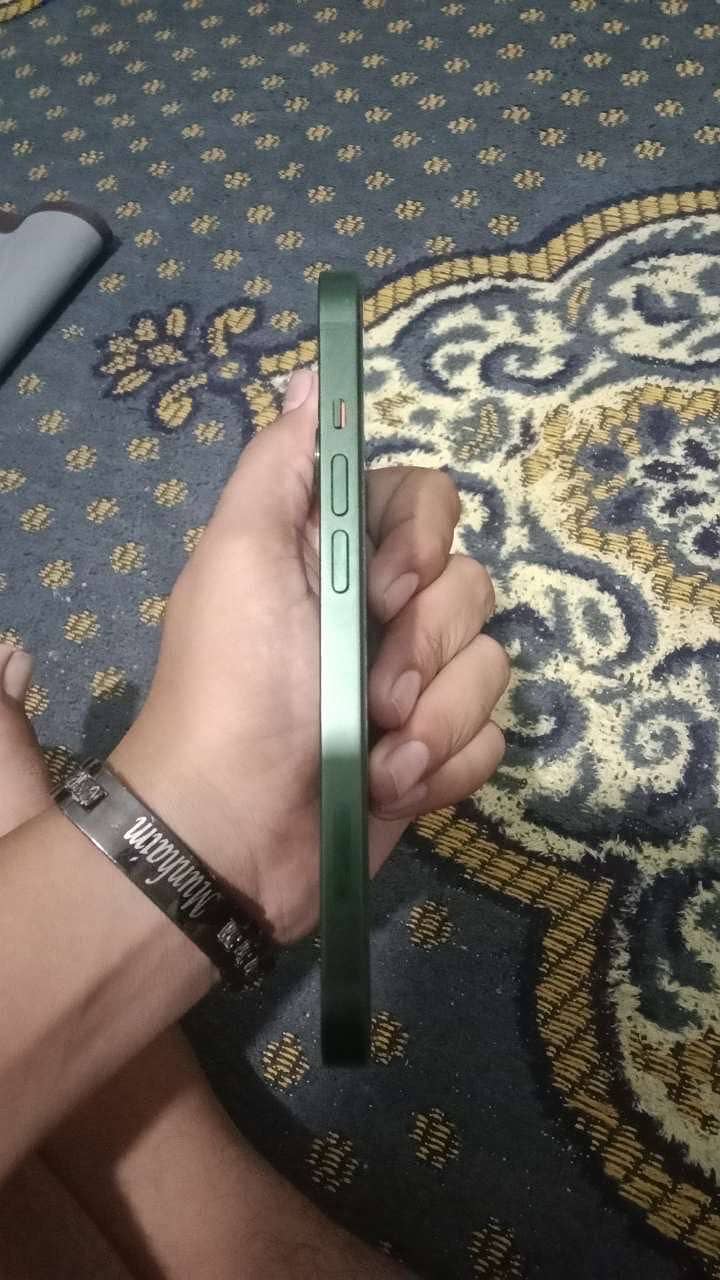 Apple iPhone 13 4