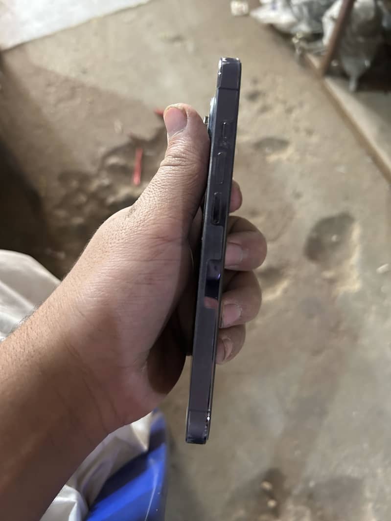Apple iPhone 14 Pro 1