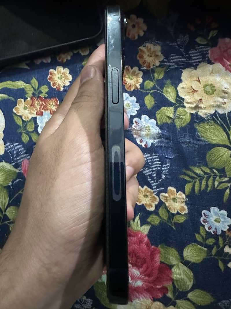 Apple iPhone 14 3