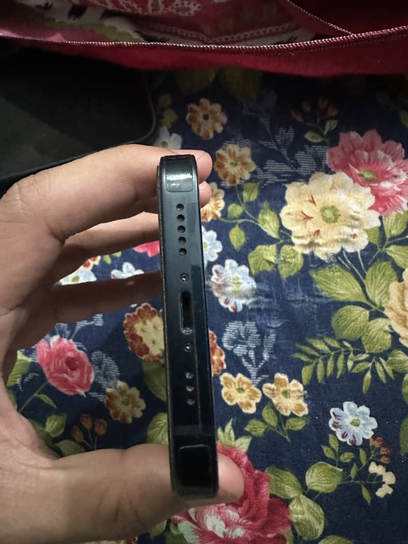 Apple iPhone 14 4