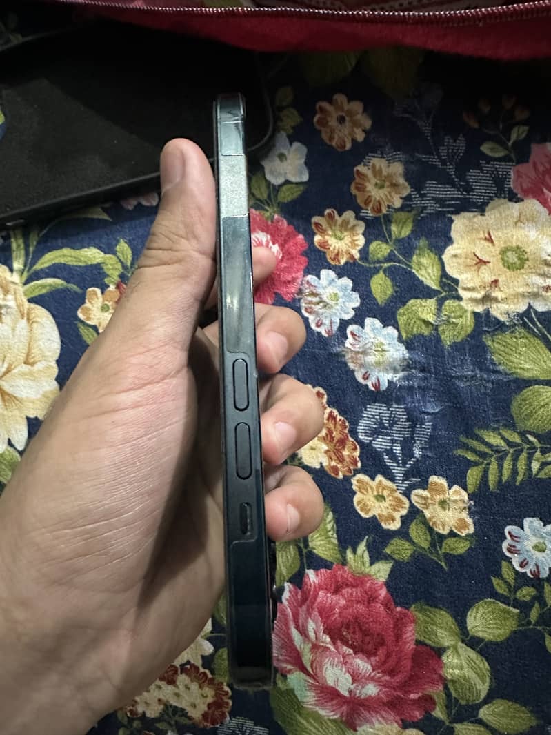Apple iPhone 14 5