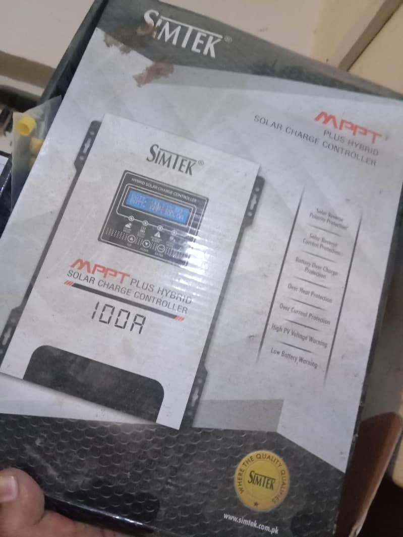 Simtek MPPT Solar Charge Controller 100A 1