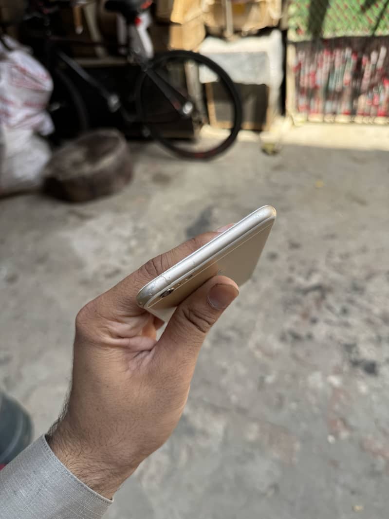 iPhone 6S Plus 4
