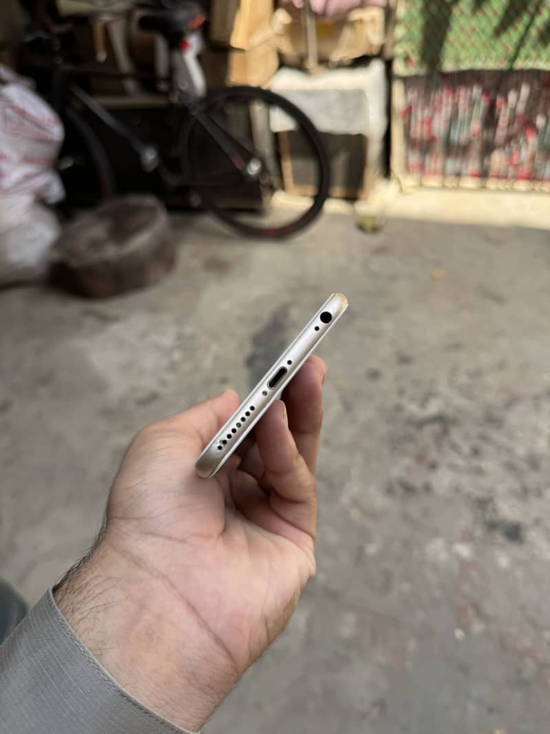 iPhone 6S Plus 5