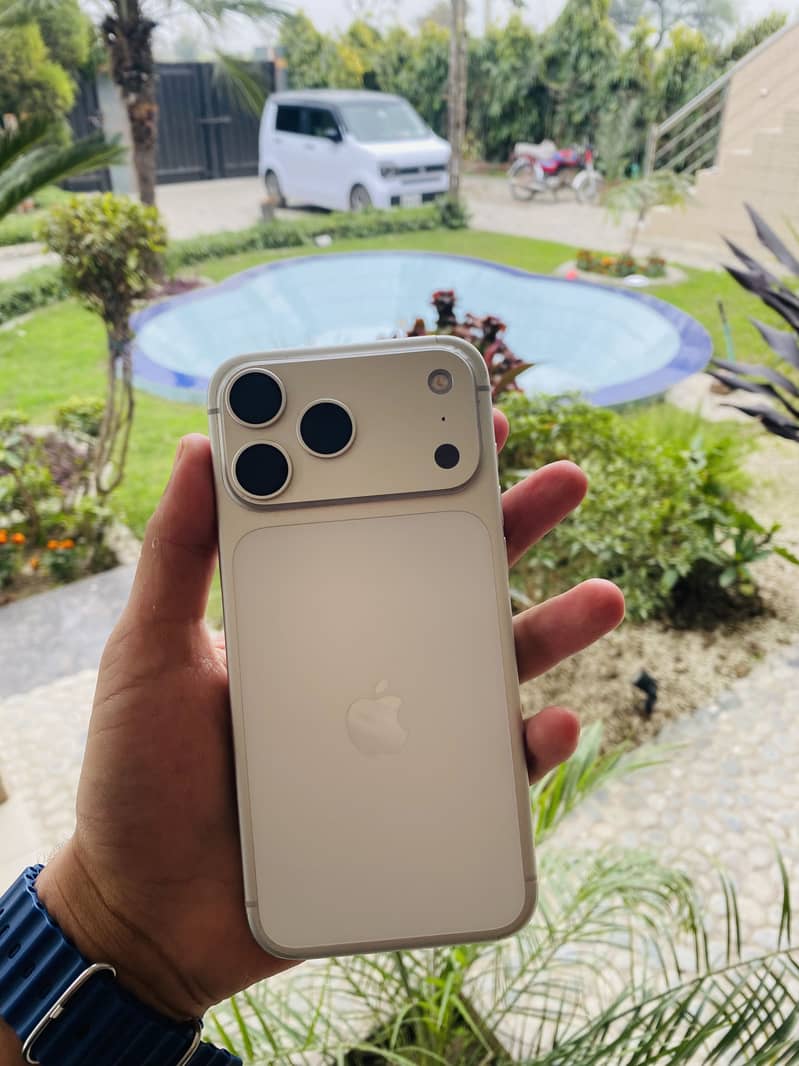Apple iPhone 17 Pro Max 0