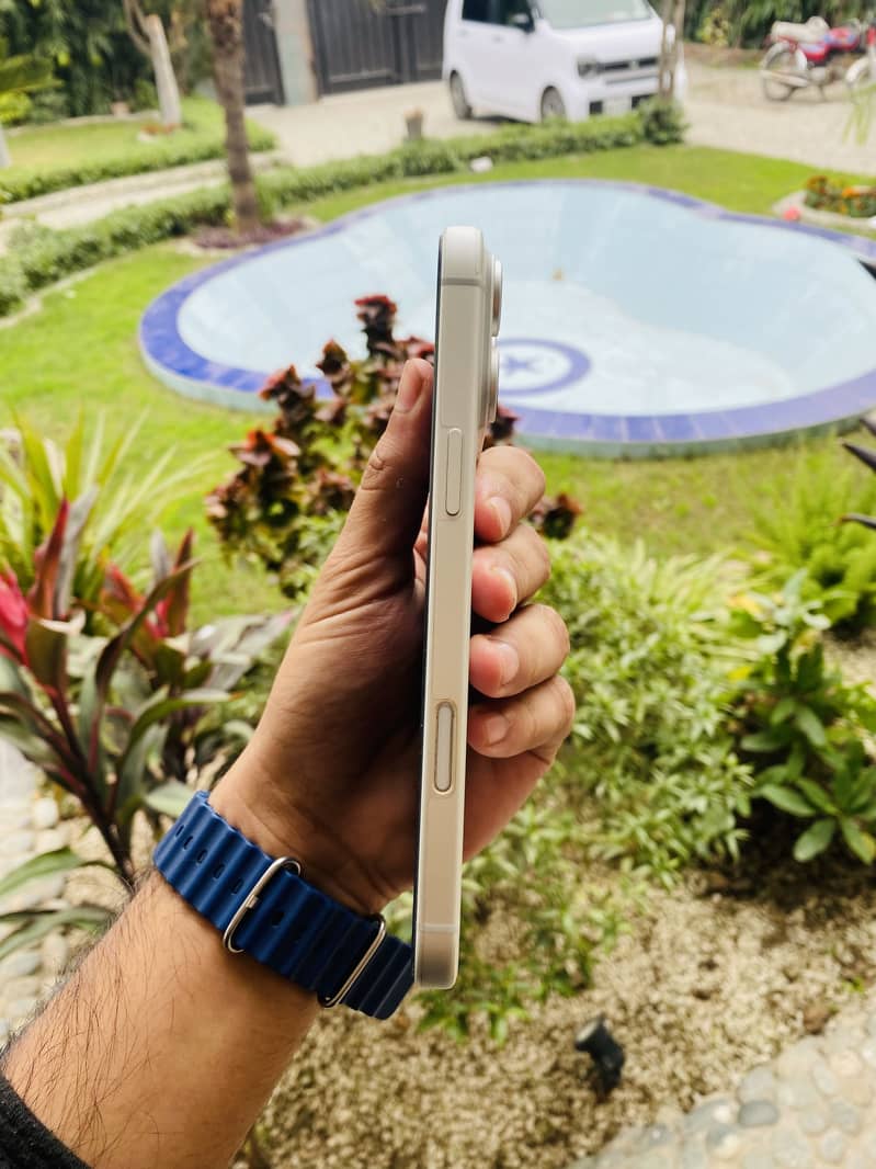 Apple iPhone 17 Pro Max 2