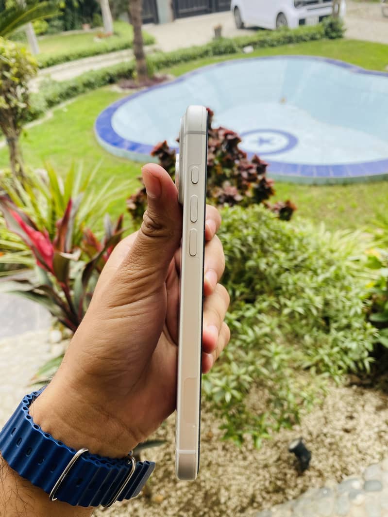 Apple iPhone 17 Pro Max 4