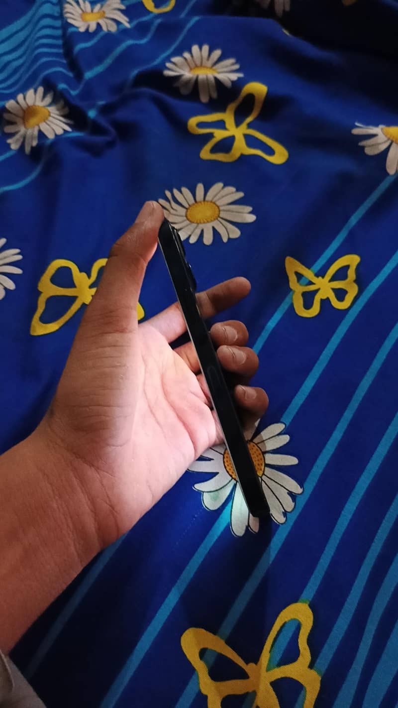 Apple iPhone 13 2