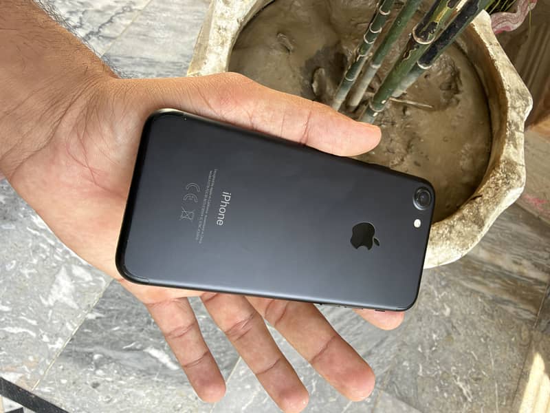 Apple iPhone 7 7