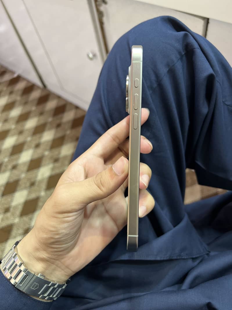 iPhone 15 pro max 3