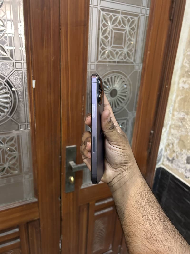 iPhone 14 Pro Max 8