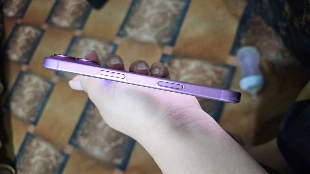 Apple iPhone 16 2