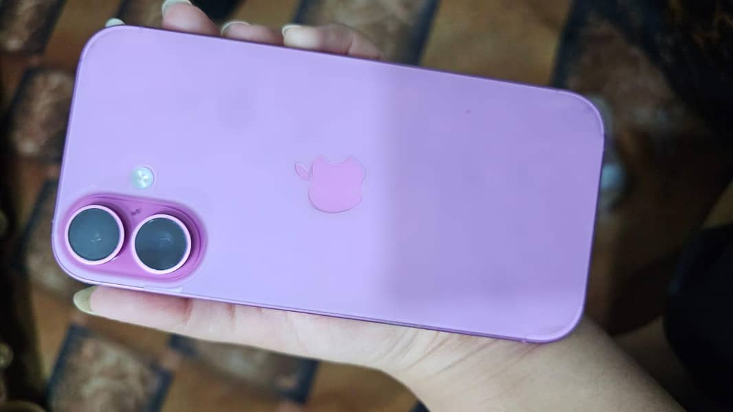 Apple iPhone 16 3
