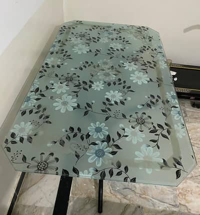  Dining Table for Sale – Excellent Condition 