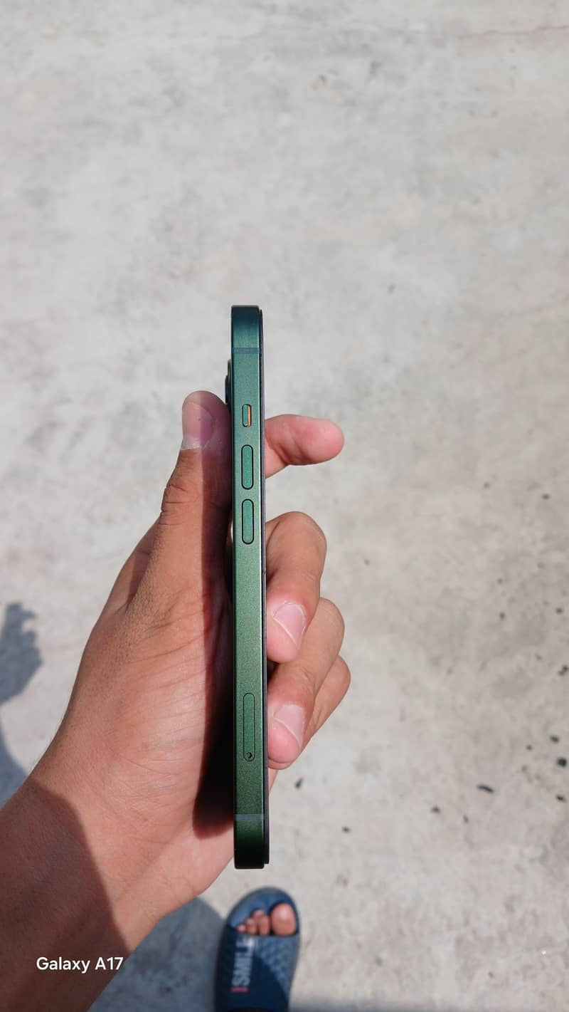 Apple iPhone 13 2