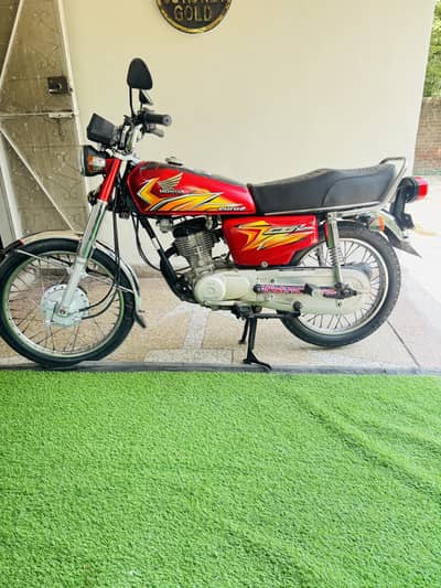 Honda CG125 2021/2022 model . total genuine bike good condition
