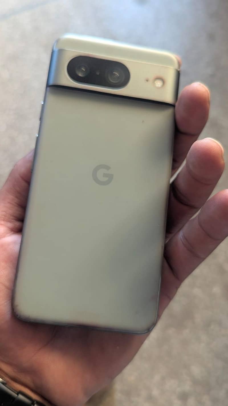 Google Pixel 8 4