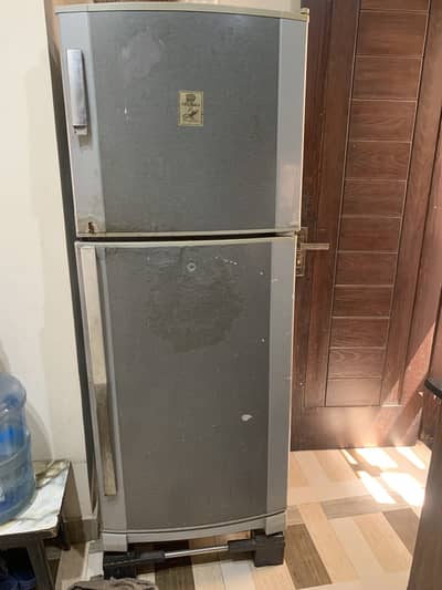 Dawlance fridge medium size