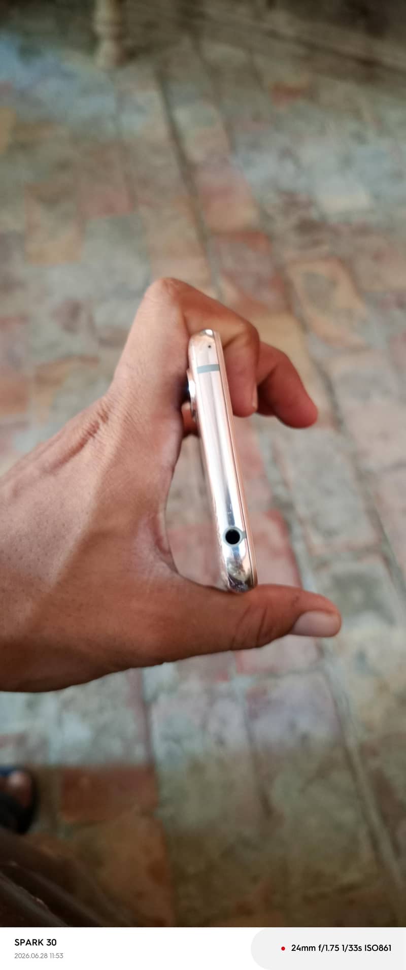 Sharp Aquos R2 4